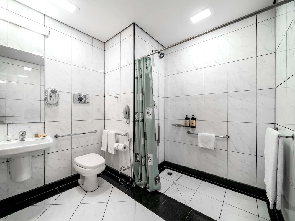 Habitación estándar adaptada con 2 camas individuales del hotel Novotel Sao Paulo Center Norte