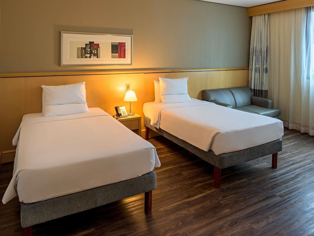 Habitación estándar adaptada con 2 camas individuales del hotel Novotel Sao Paulo Center Norte. Foto 2