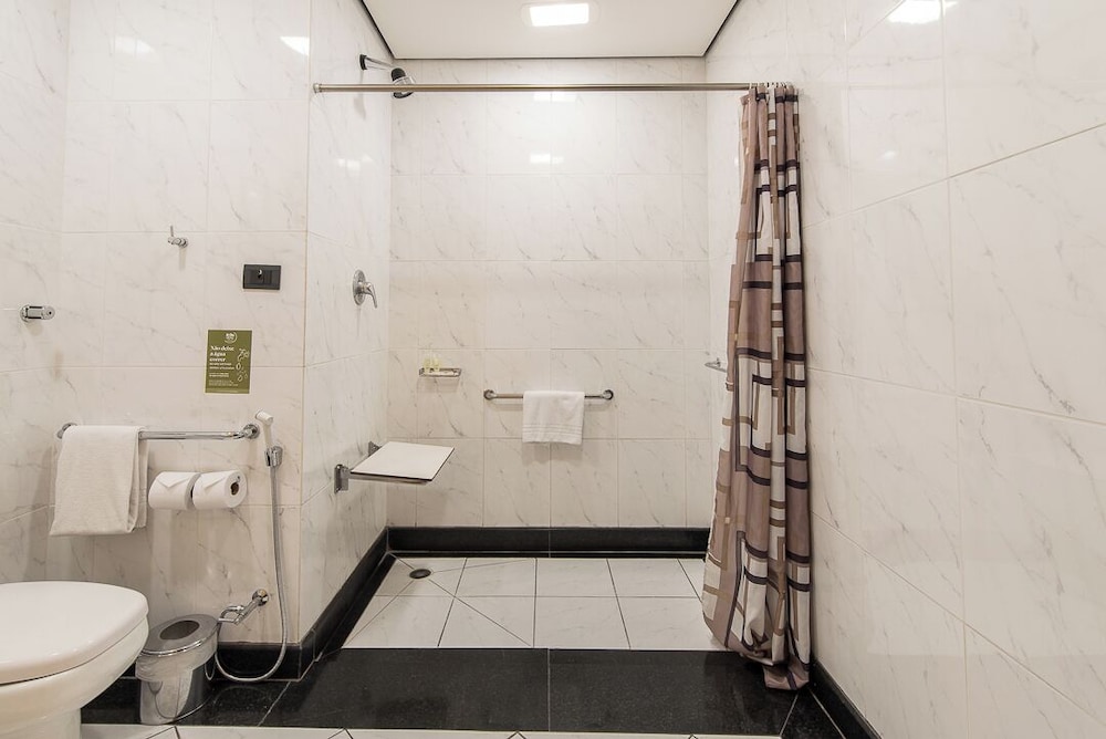 Habitación estándar adaptada con 2 camas individuales del hotel Novotel Sao Paulo Center Norte. Foto 3