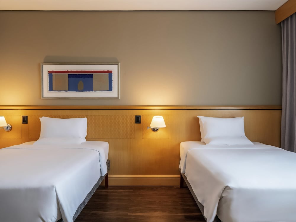 Habitación estándar con 2 camas individuales del hotel Novotel Sao Paulo Center Norte. Foto 3