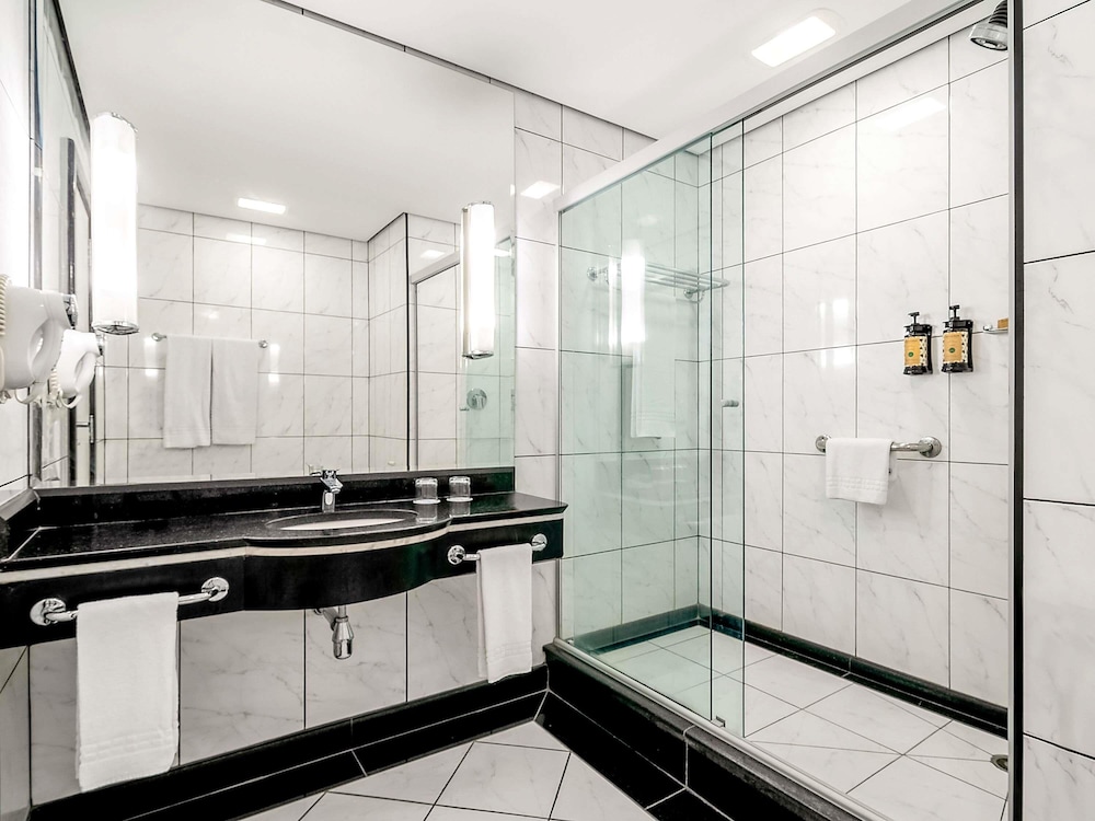 Habitación Estándar con 3 camas individuales del hotel Novotel Sao Paulo Center Norte. Foto 5