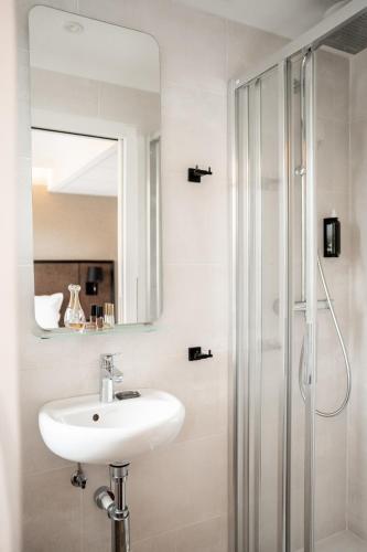 Habitación Doble Confort del hotel La Maison Montparnasse. Foto 2