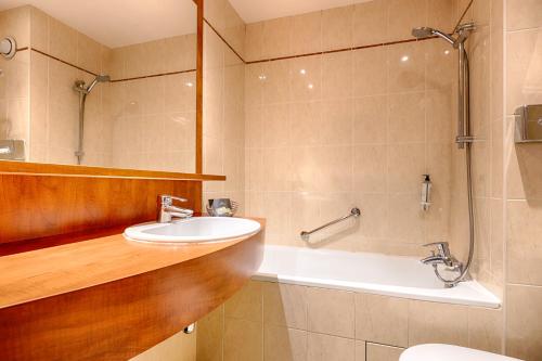 Habitación Doble - 2 camas del hotel Beaugency. Foto 1