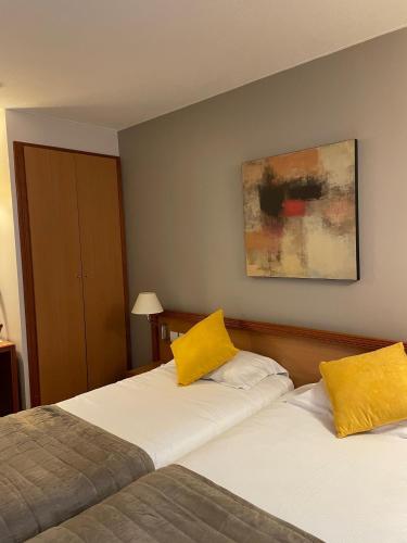 Habitación Doble - 2 camas del hotel Beaugency. Foto 3