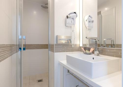 Habitación Doble Superior - 2 camas del hotel Beaugency. Foto 3