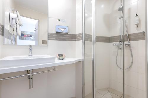 Habitación Triple del hotel Beaugency. Foto 8