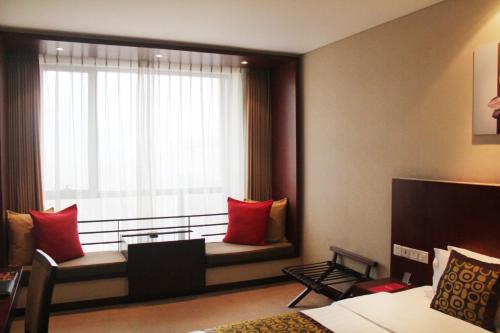 Standard twin bed room del hotel Mercure Wanshang Beijing. Foto 2