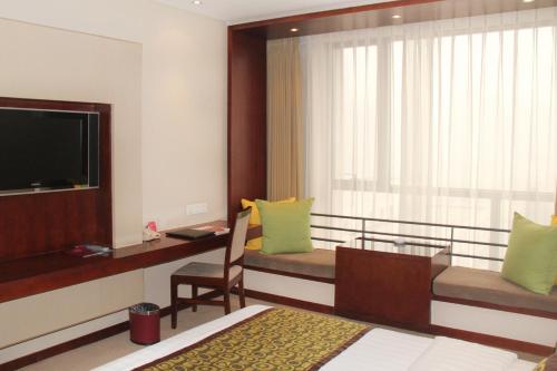 Standard king bed room del hotel Mercure Wanshang Beijing. Foto 2