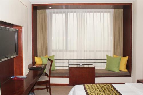 Standard king bed room del hotel Mercure Wanshang Beijing. Foto 3