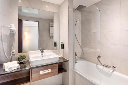 Habitación Doble Estándar del hotel Melia Luxembourg. Foto 3