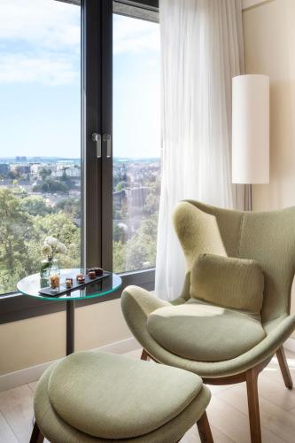 Habitación Level con vistas a la ciudad y acceso al salón executive del hotel Melia Luxembourg. Foto 3