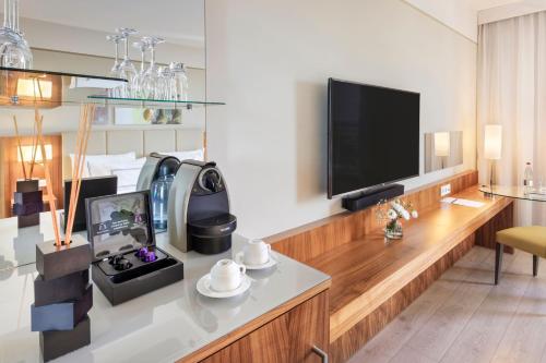 Habitación Level con vistas a la ciudad y acceso al salón executive del hotel Melia Luxembourg. Foto 5