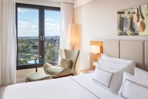 Habitación Level con vistas a la ciudad y acceso al salón executive del hotel Melia Luxembourg. Foto 6