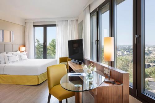 Habitación Premium The Level con vistas a la ciudad y acceso al salón executive del hotel Melia Luxembourg. Foto 3