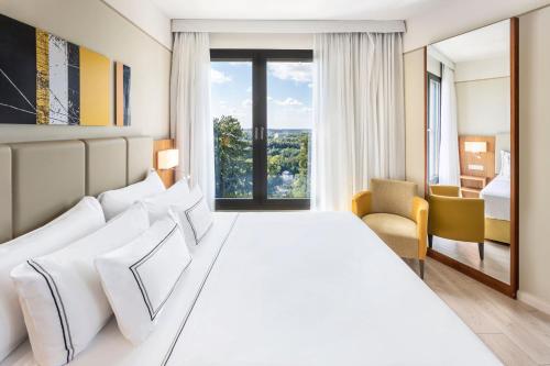 Habitación Premium The Level con vistas a la ciudad y acceso al salón executive del hotel Melia Luxembourg. Foto 6
