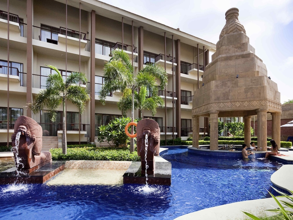 Habitación Familiar de Dos Dormitorios, una Cama King y dos camas individuales, Vistas a la Piscina del hotel Pullman Sanya Yalong Bay Villas and Resort. Foto 5