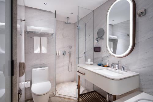 Habitación Doble Deluxe (2 camas) del hotel Sunworld Dynasty Hotel Beijing. Foto 6