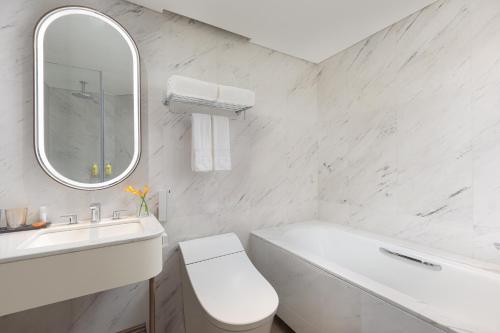 Suite Business del hotel Sunworld Dynasty Hotel Beijing. Foto 1