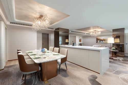Suite Imperial del hotel Sunworld Dynasty Hotel Beijing. Foto 6
