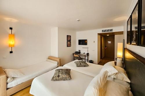 Habitación Triple del hotel Ponta Delgada. Foto 1