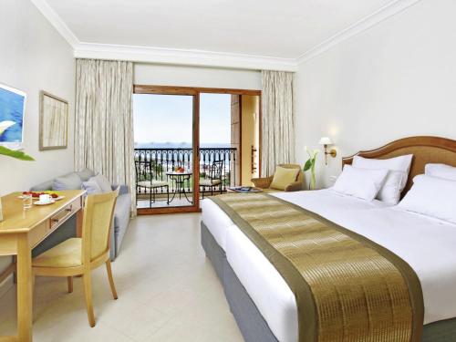 Habitación Doble Clásica con vistas al mar - 2 camas individuales del hotel Mövenpick Resort and Marine Spa Sousse