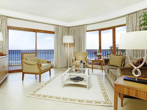 Suite Presidencial con vistas al mar del hotel Mövenpick Resort and Marine Spa Sousse