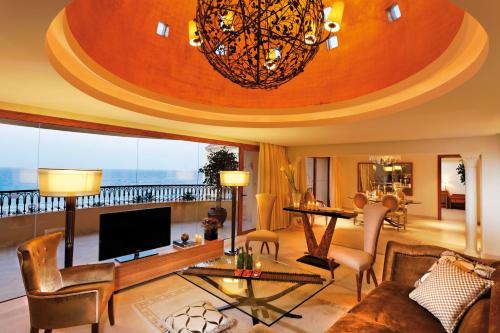 Suite Presidencial con vistas al mar del hotel Mövenpick Resort and Marine Spa Sousse. Foto 3