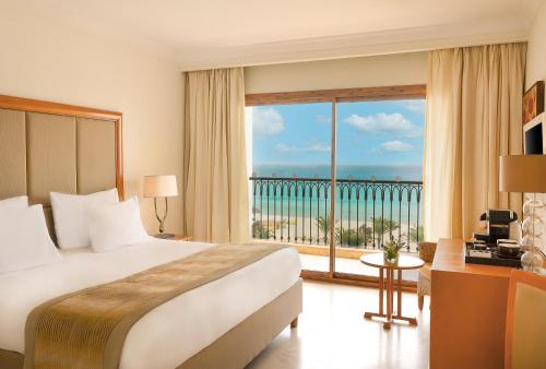 Suite Presidencial con vistas al mar del hotel Mövenpick Resort and Marine Spa Sousse. Foto 5