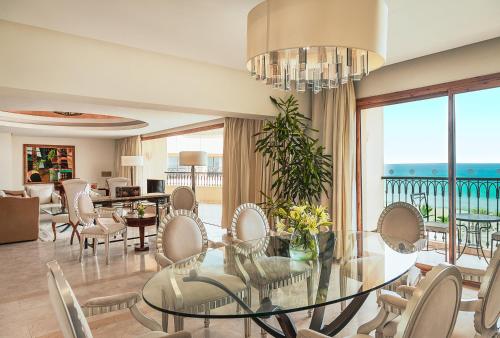 Suite Presidencial con vistas al mar del hotel Mövenpick Resort and Marine Spa Sousse. Foto 6