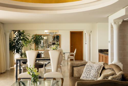 Suite Presidencial con vistas al mar del hotel Mövenpick Resort and Marine Spa Sousse. Foto 10