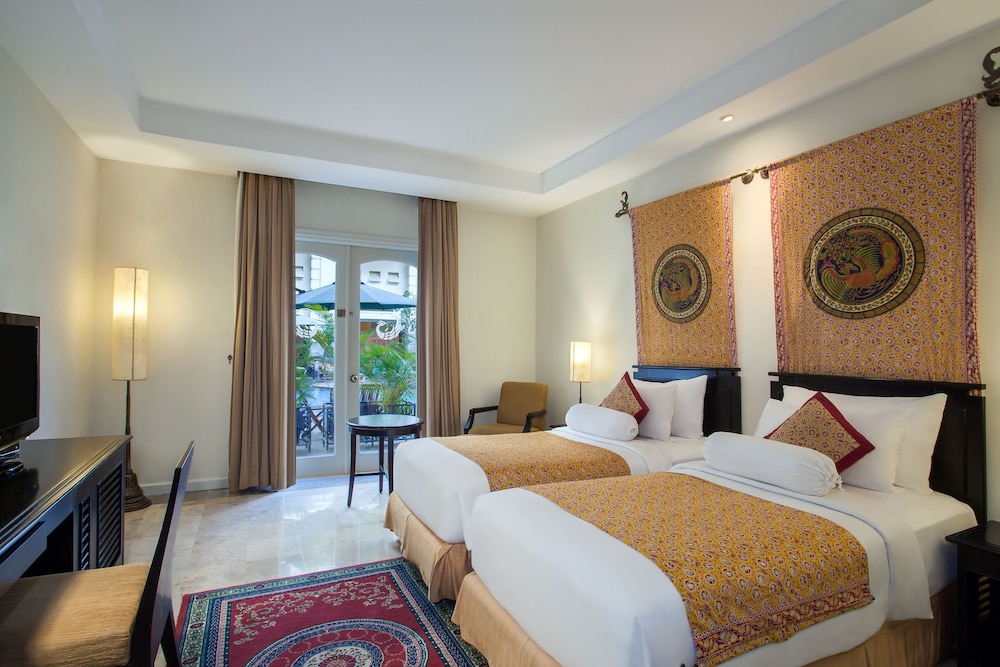 Deluxe Legacy, cama king size o dos camas individuales del hotel The Phoenix Hotel Yogyakarta - Handwritten Collection. Foto 3