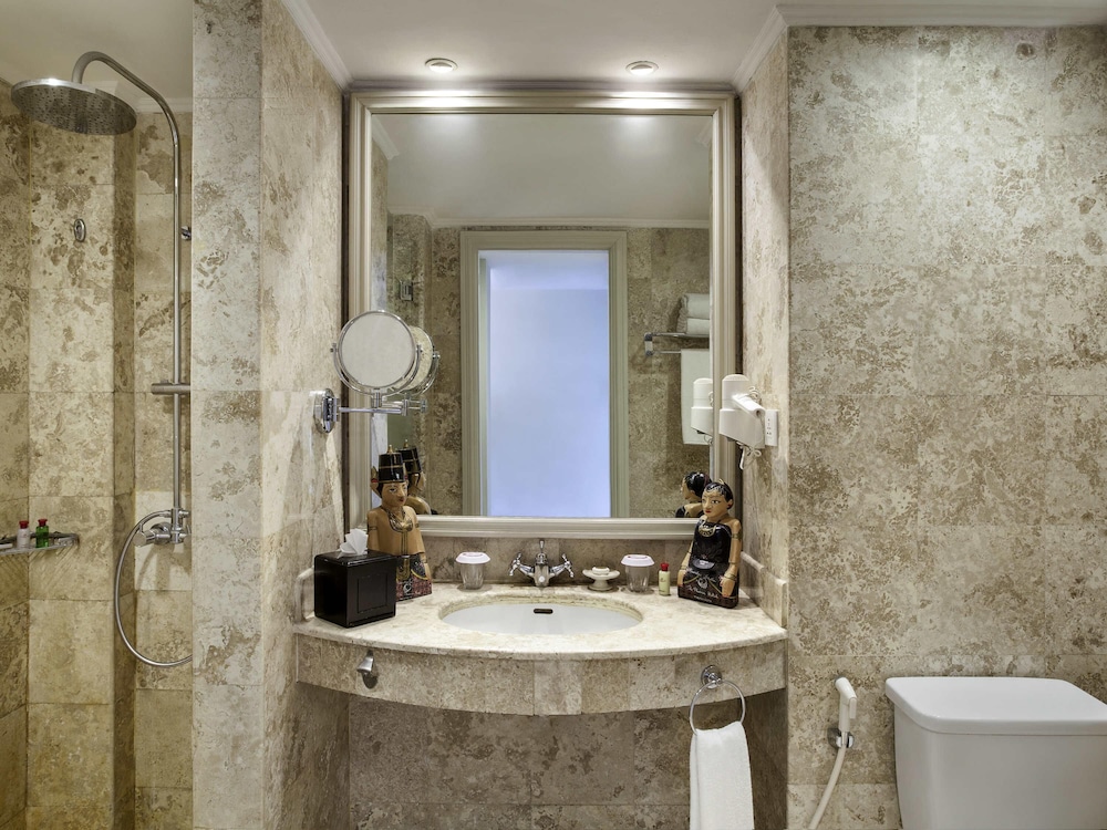 Phoenix Executive, cama king size del hotel The Phoenix Hotel Yogyakarta - Handwritten Collection