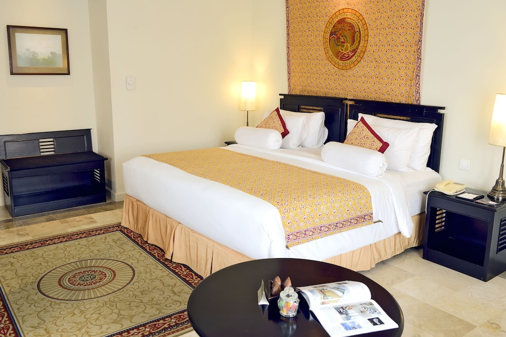 Phoenix Executive, cama king size del hotel The Phoenix Hotel Yogyakarta - Handwritten Collection. Foto 2