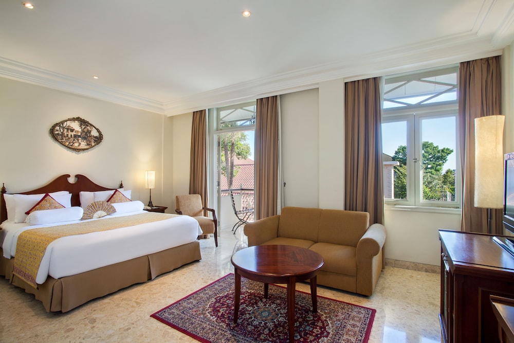Suite Legendary, cama king size del hotel The Phoenix Hotel Yogyakarta - Handwritten Collection. Foto 1