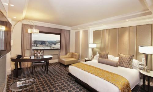 Sandton Sun Superior King Room del hotel Sandton Sun and Towers. Foto 6