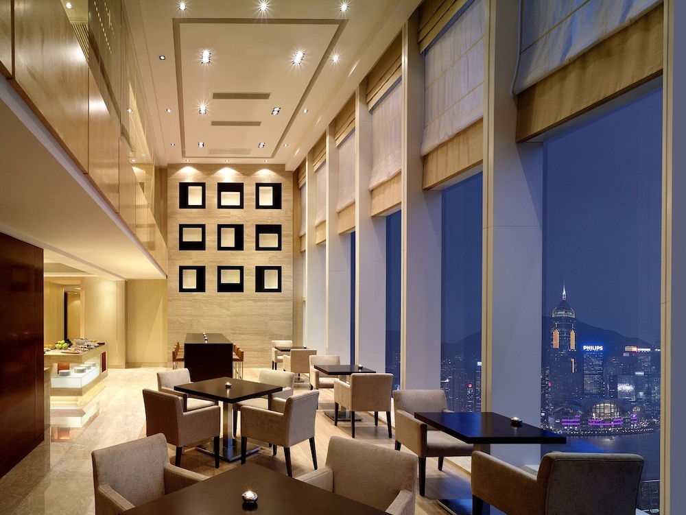 Suite Regency con Vistas al Puerto del hotel Hyatt Regency Hong Kong, Tsim Sha Tsui. Foto 6