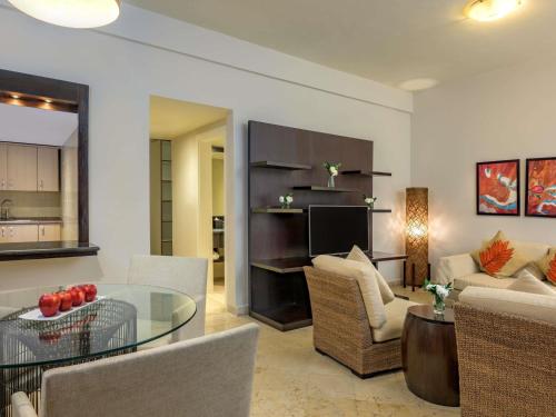 Establecimiento de 1 dormitorio del hotel Movenpick Resort and Residences Aqaba. Foto 1