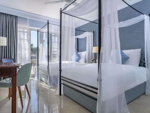 Suite Executive con vistas al mar del hotel Movenpick Resort and Residences Aqaba. Foto 1