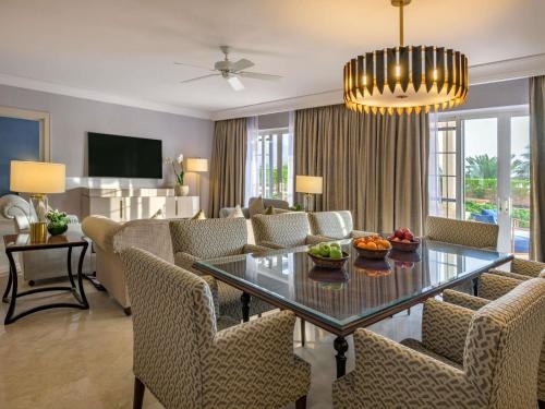 Suite Presidencial del hotel Movenpick Resort and Residences Aqaba. Foto 3