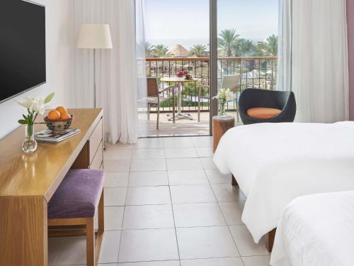 Superior Twin Room with Seaview del hotel Mövenpick Resort and Spa Tala Bay Aqaba