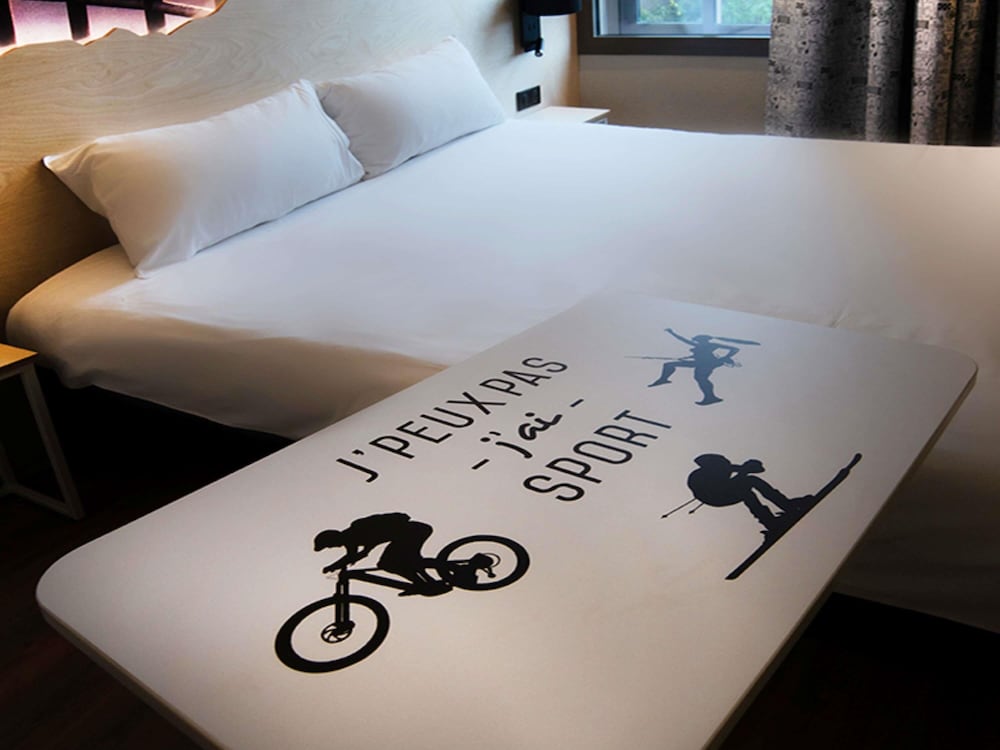 Habitación Estándar con 1 cama doble del hotel Ibis Styles Clermont-Ferrand Le Brézet Aéroport. Foto 2
