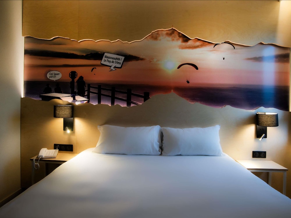 Habitación Estándar con 1 cama doble del hotel Ibis Styles Clermont-Ferrand Le Brézet Aéroport. Foto 3