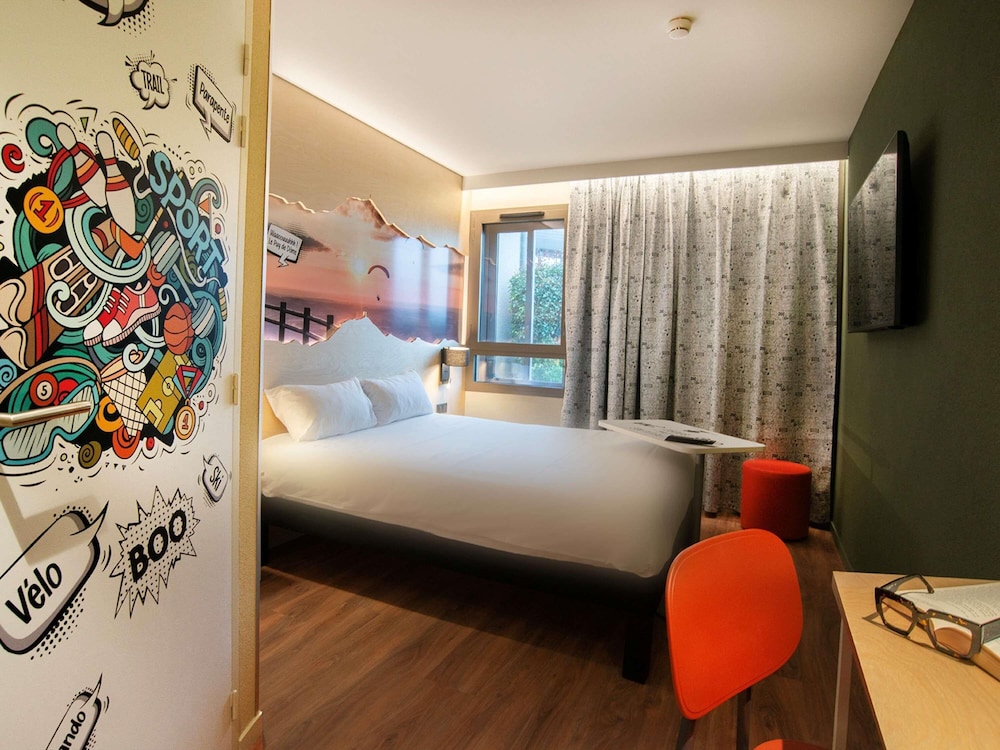 Habitación Estándar con 1 cama doble del hotel Ibis Styles Clermont-Ferrand Le Brézet Aéroport. Foto 4