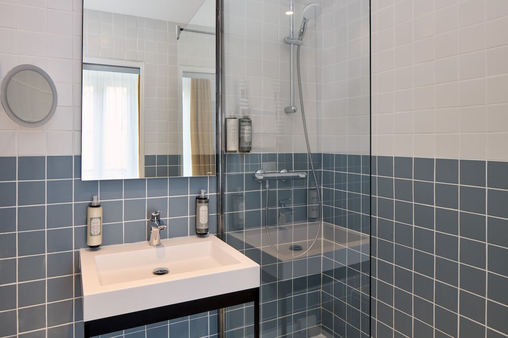 Habitación triple del hotel Timhotel Paris Gare Du Nord. Foto 4