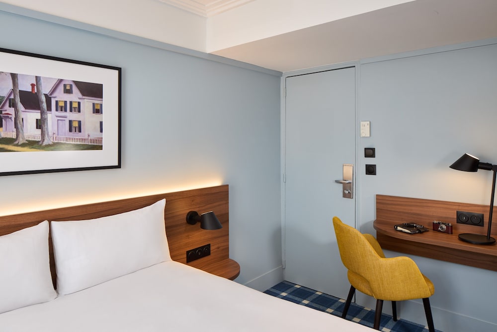 Habitación triple superior del hotel Timhotel Paris Gare Du Nord. Foto 1