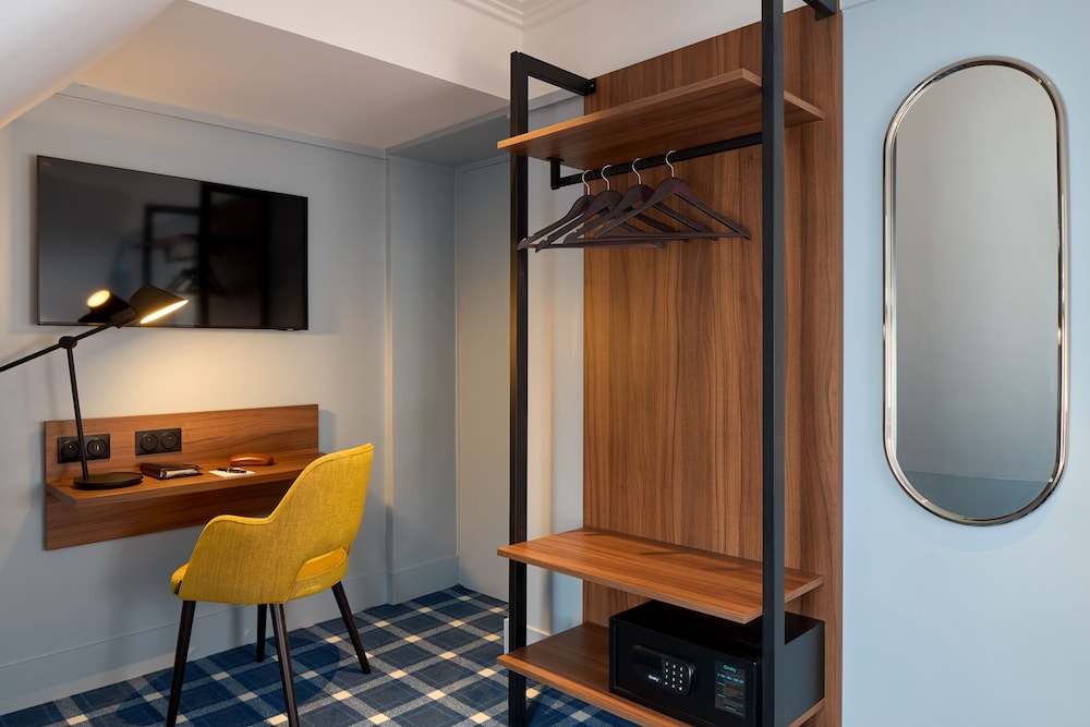 Habitación triple superior del hotel Timhotel Paris Gare Du Nord. Foto 2