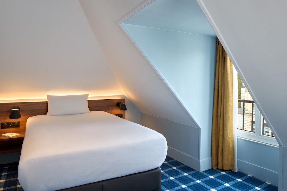 Habitación triple superior del hotel Timhotel Paris Gare Du Nord. Foto 4