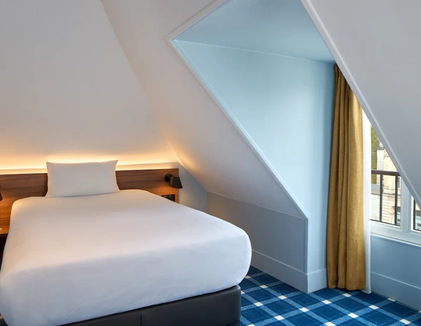 Habitación Triple Superior del hotel Timhotel Paris Gare Du Nord. Foto 4