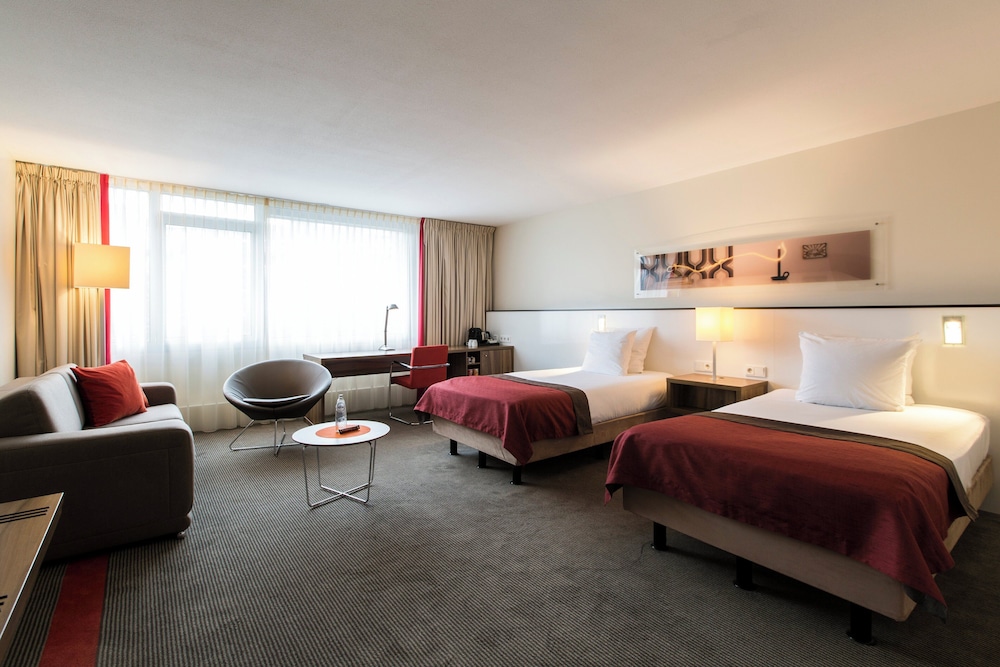 Suite, varias camas del hotel Holiday Inn Eindhoven Centre, An Ihg. Foto 1