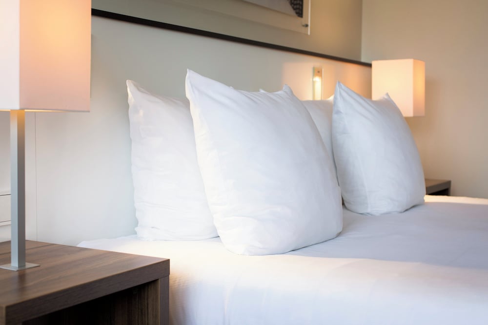 Habitación estándar, 1 cama de matrimonio grande del hotel Holiday Inn Eindhoven Centre, An Ihg. Foto 2